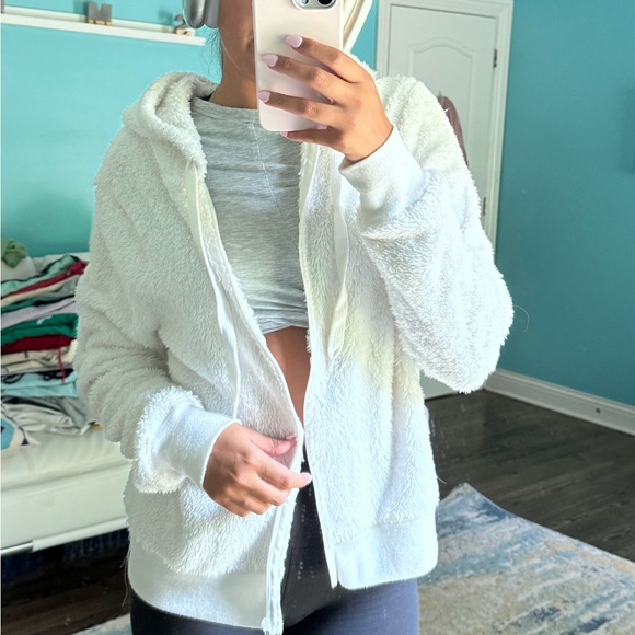 Fuzzy white zip up jacket
Size L
Great condition - Picture 1 of 3